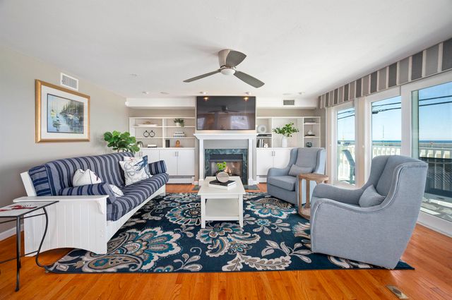 605 Ocean Blvd Apt 1, Hampton, NH 03842
