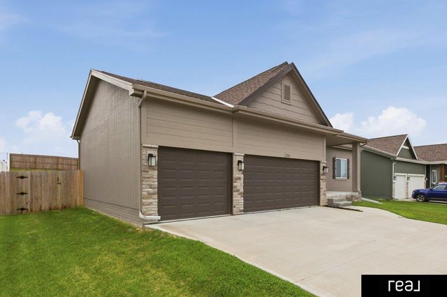 5216 Sheridan Road, Papillion, NE 68133
