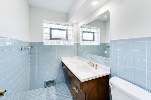 8840 Keeler Avenue, Skokie, IL 60076