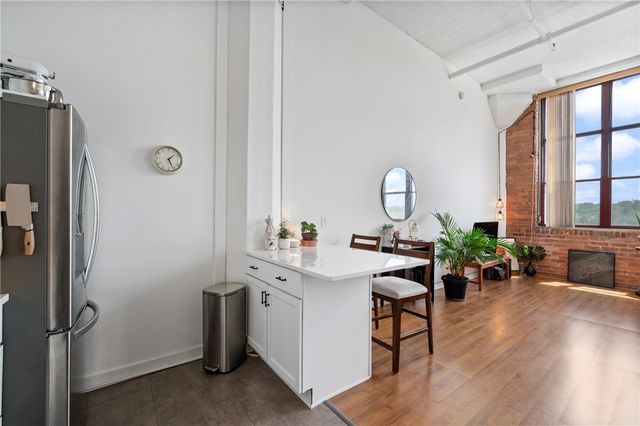 5850 Centre Ave 602, Shadyside, PA 15206