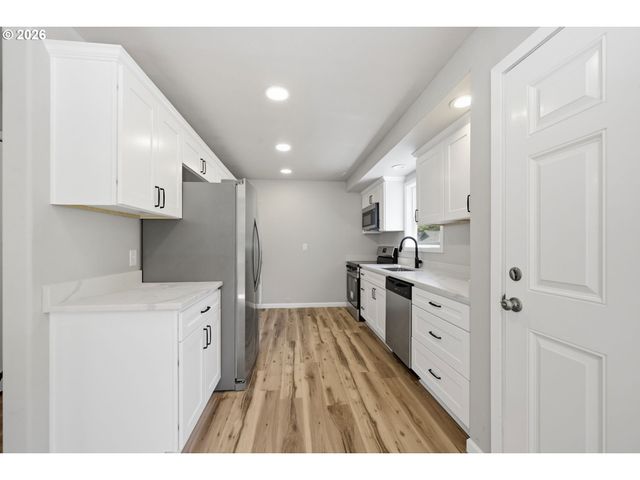 337 KNOOP Ln, Eugene, OR 97404