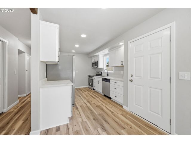 337 KNOOP Ln, Eugene, OR 97404