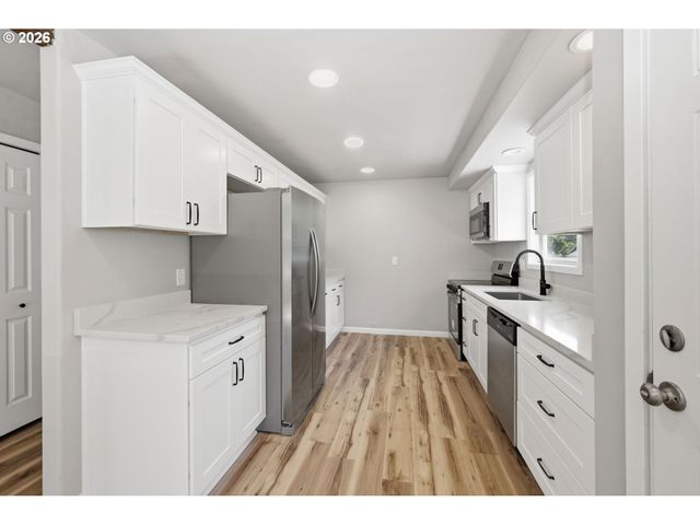 337 KNOOP Ln, Eugene, OR 97404
