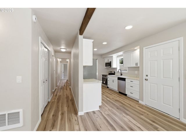 337 KNOOP Ln, Eugene, OR 97404