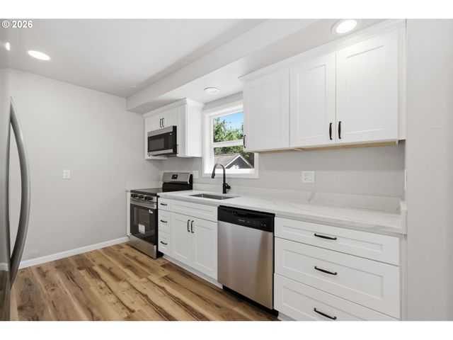 337 KNOOP Ln, Eugene, OR 97404