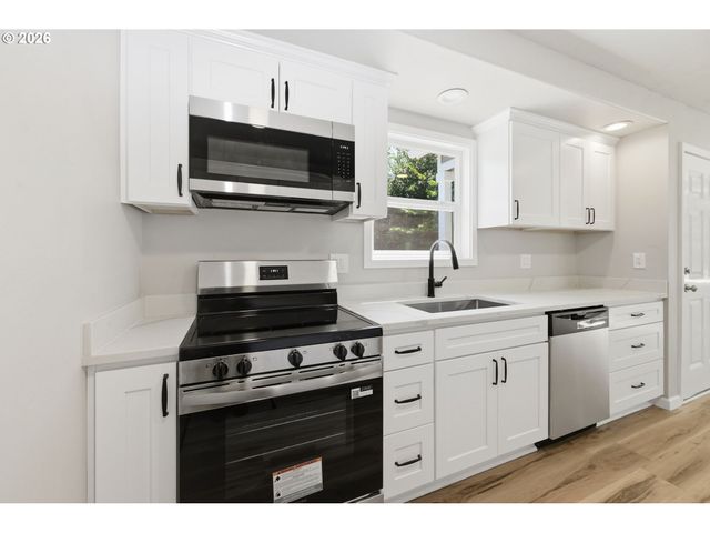 337 KNOOP Ln, Eugene, OR 97404