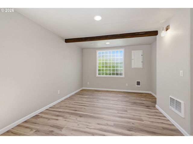 337 KNOOP Ln, Eugene, OR 97404