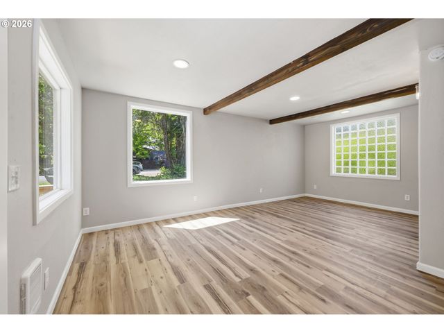 337 KNOOP Ln, Eugene, OR 97404