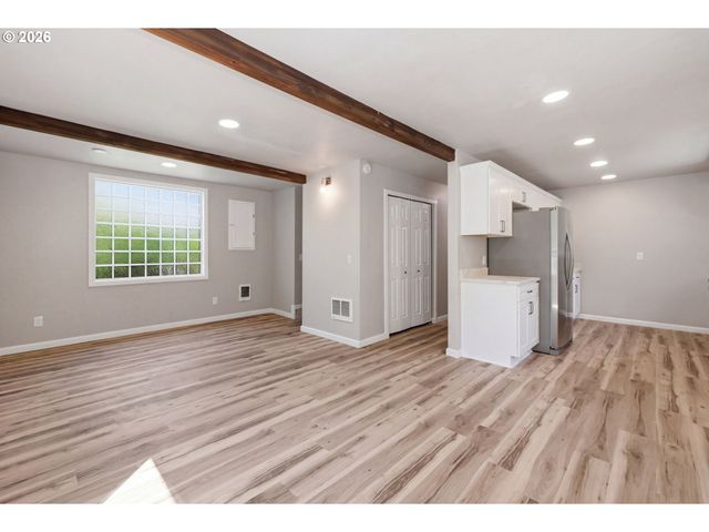 337 KNOOP Ln, Eugene, OR 97404