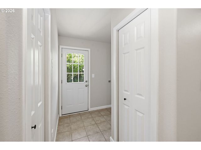 337 KNOOP Ln, Eugene, OR 97404