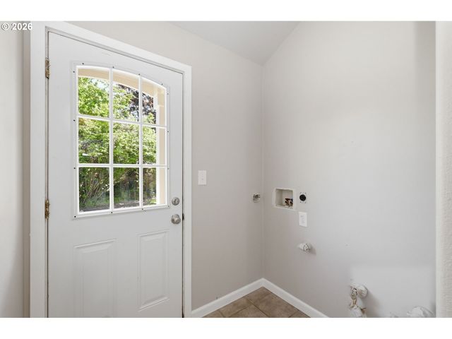 337 KNOOP Ln, Eugene, OR 97404