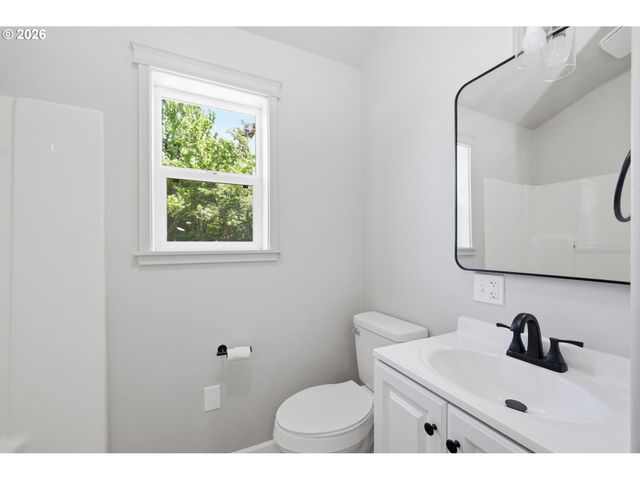 337 KNOOP Ln, Eugene, OR 97404