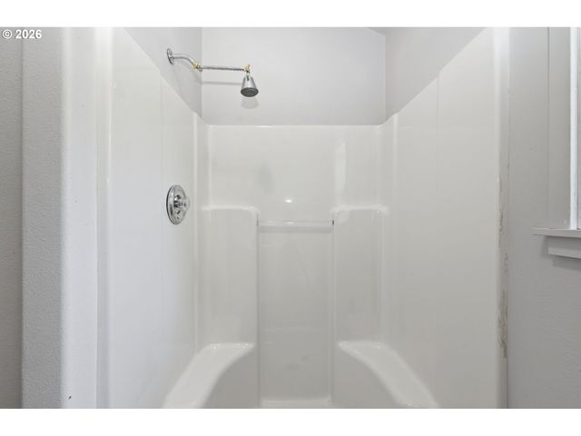 337 KNOOP Ln, Eugene, OR 97404