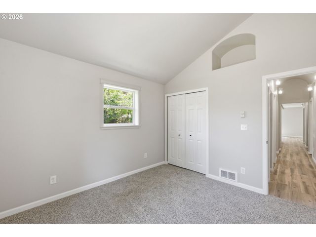 337 KNOOP Ln, Eugene, OR 97404