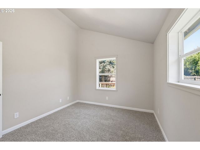 337 KNOOP Ln, Eugene, OR 97404