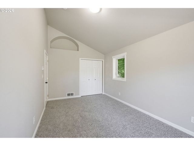 337 KNOOP Ln, Eugene, OR 97404