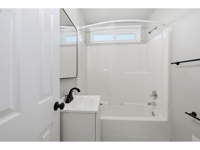 337 KNOOP Ln, Eugene, OR 97404