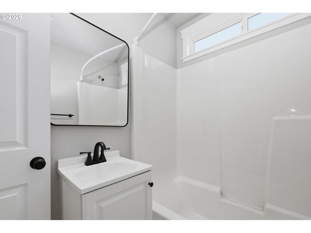 337 KNOOP Ln, Eugene, OR 97404
