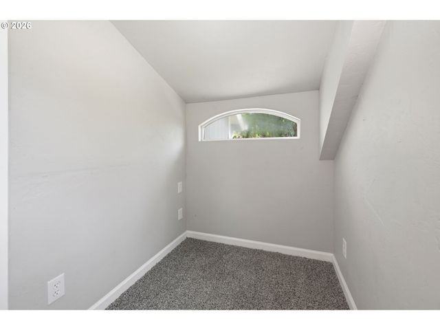 337 KNOOP Ln, Eugene, OR 97404
