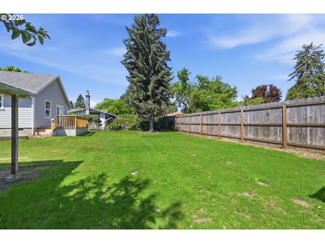 337 KNOOP Ln, Eugene, OR 97404
