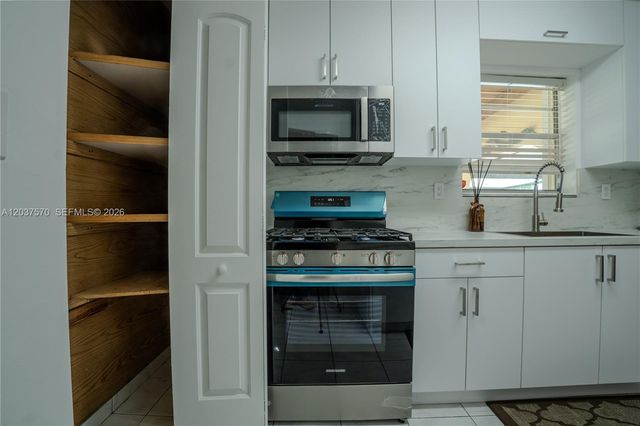 7899 NW 174th Terrace, Hialeah, FL 33015