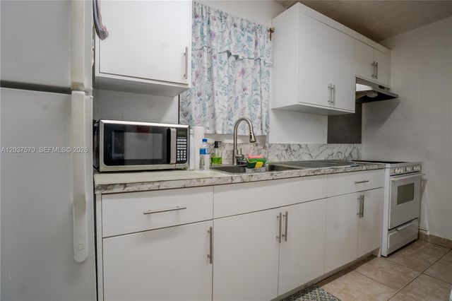 7899 NW 174th Terrace, Hialeah, FL 33015