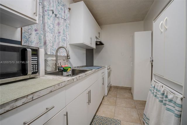 7899 NW 174th Terrace, Hialeah, FL 33015