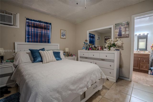 7899 NW 174th Terrace, Hialeah, FL 33015