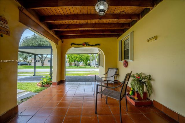 7899 NW 174th Terrace, Hialeah, FL 33015