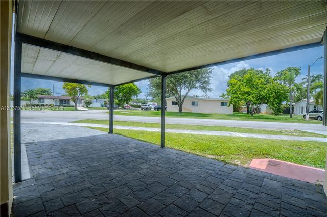 7899 NW 174th Terrace, Hialeah, FL 33015