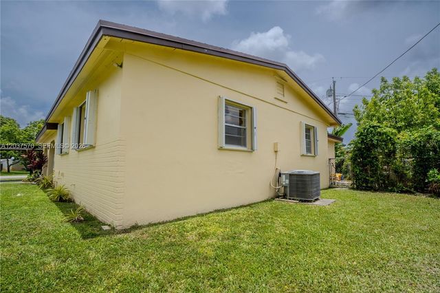 7899 NW 174th Terrace, Hialeah, FL 33015