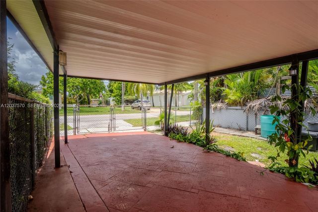 7899 NW 174th Terrace, Hialeah, FL 33015