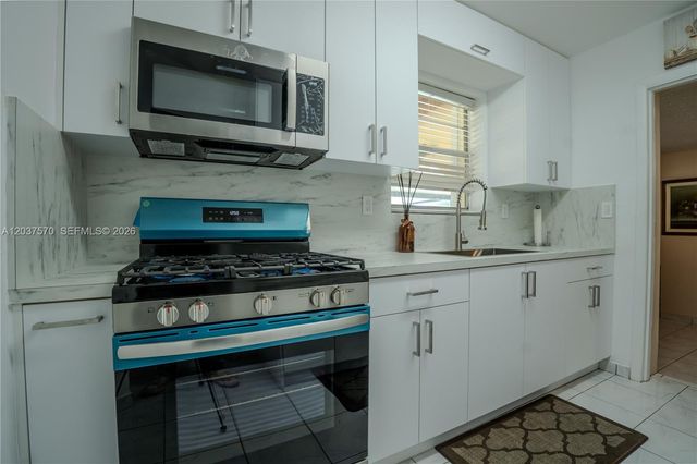 7899 NW 174th Terrace, Hialeah, FL 33015