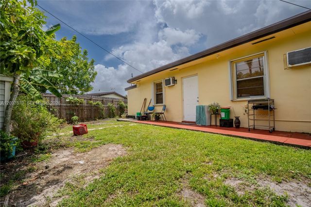 7899 NW 174th Terrace, Hialeah, FL 33015