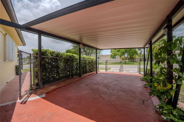 7899 NW 174th Terrace, Hialeah, FL 33015