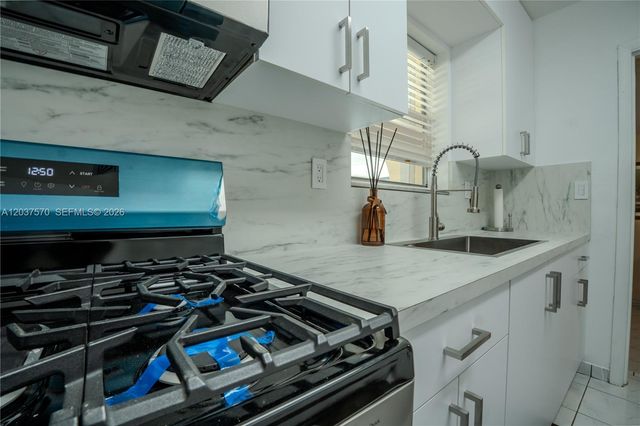 7899 NW 174th Terrace, Hialeah, FL 33015