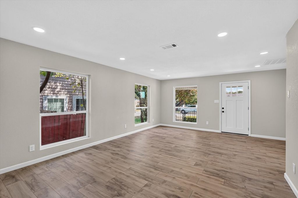 4044 Stanley Avenue, Fort Worth, TX 76110 — photo 5