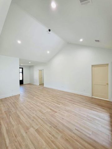 109 E Keanahalululu LN, Bastrop, TX 78602