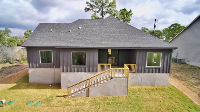 109 E Keanahalululu LN, Bastrop, TX 78602