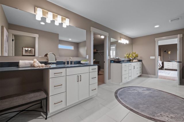 987 Buell Road, Oakland Charter Township, MI 48363