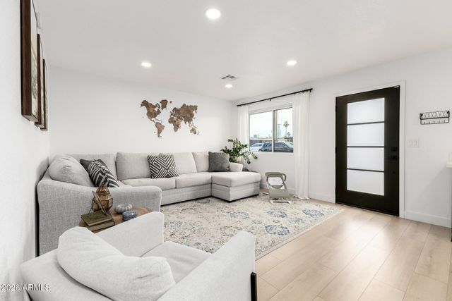 1436 W GENEVA Drive, Tempe, AZ 85282