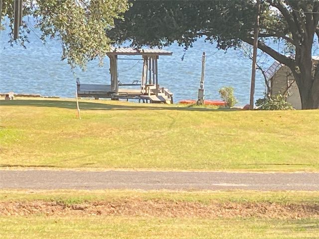 90 Fishermans Bend Drive, Point Blank, TX 77364