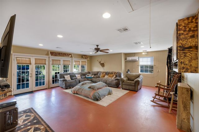 90 Fishermans Bend Drive, Point Blank, TX 77364