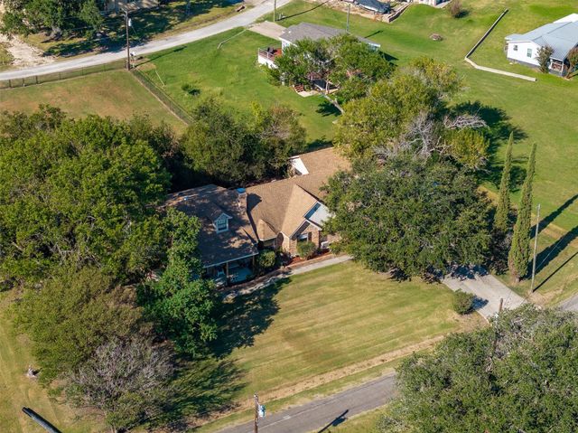 90 Fishermans Bend Drive, Point Blank, TX 77364