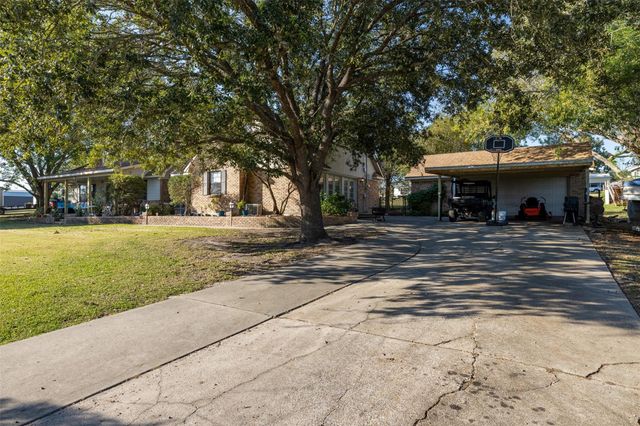 90 Fishermans Bend Drive, Point Blank, TX 77364