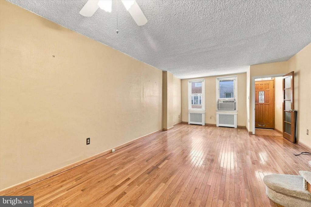 739 MCCLELLAN ST, PHILADELPHIA, PA 19148 — photo 2