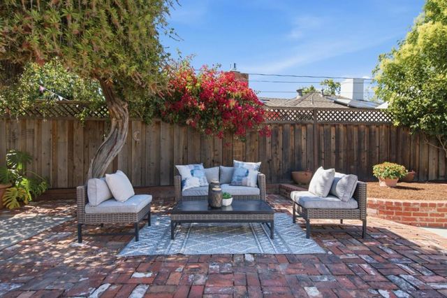 2438 Massachusetts Avenue, Redwood City, CA 94061