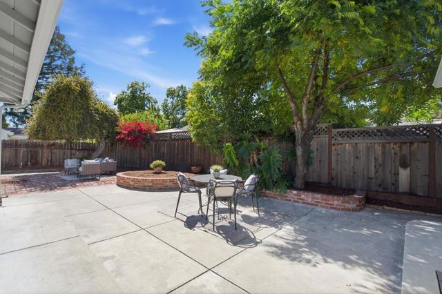 2438 Massachusetts Avenue, Redwood City, CA 94061