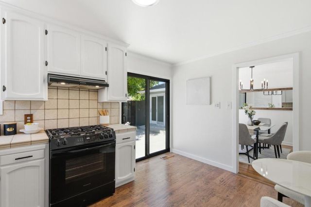2438 Massachusetts Avenue, Redwood City, CA 94061