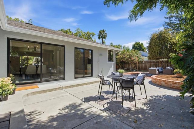 2438 Massachusetts Avenue, Redwood City, CA 94061